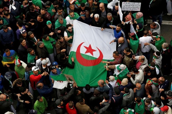 رقم قياسي .. 68 مرشحا محتملا للانتخابات الرئاسية الجزائرية