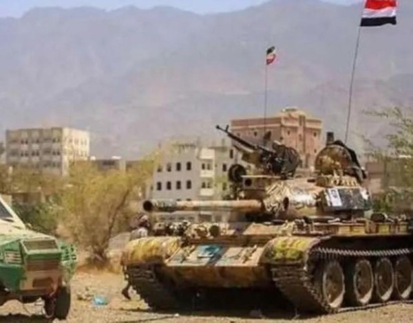 الجيش اليمني يهاجم تجمعا للمليشيات الحوثية في الصفراء 