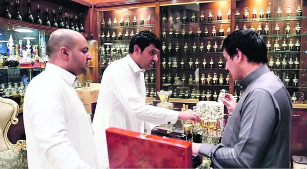 مبيعات العود تجمع بين طلب موسمي نشط وعروض التخفيض