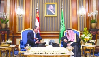 الملك يستعرض أوجه التعاون مع الرئيسين المصري والسنغالي