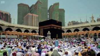 إماما الحرمين في خطبة الجمعة يوصيان بلزوم الجماعة والعمل الصالح