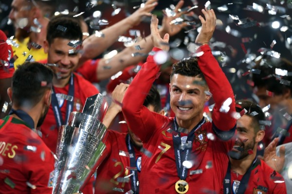 رونالدو يتوج بجائزة هداف دوري الأمم الأوروبية وبيرناردو سيلفا أفضل لاعب