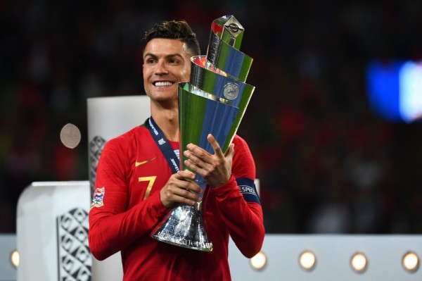 رونالدو يتوج بجائزة هداف دوري الأمم الأوروبية وبيرناردو سيلفا أفضل لاعب