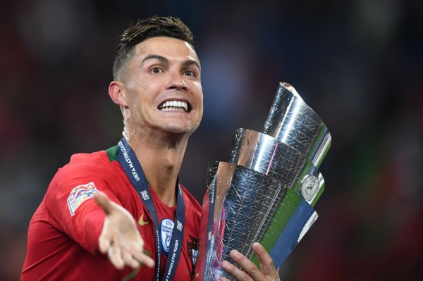 رونالدو يتوج بجائزة هداف دوري الأمم الأوروبية وبيرناردو سيلفا أفضل لاعب