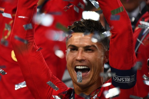 رونالدو يتوج بجائزة هداف دوري الأمم الأوروبية وبيرناردو سيلفا أفضل لاعب