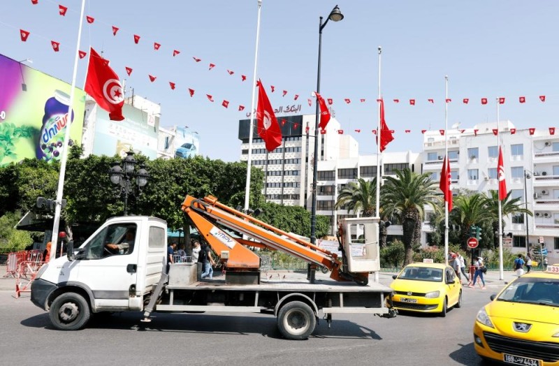 بالصور ... تونس تودّع السبسي بمزيج من الدموع والحزن