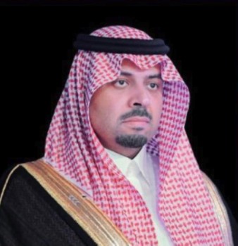 أمير الشمالية ينقل تعازي القيادة لأسرة الشهيد «العنزي»