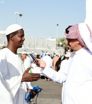 ضيوف الرحمن يغادرون المدينة فى طريقهم إلى مكة