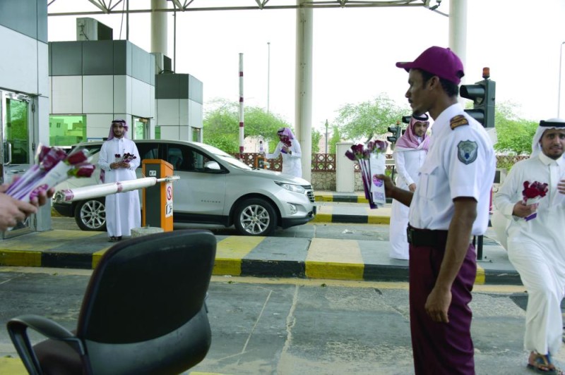 56 ألف مسافر يعبرون جسر الملك فهد أول أيام العيد