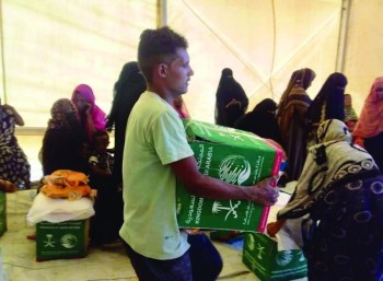 55 طن أغذية للاجئين اليمنيين في القرية السعودية بجيبوتي