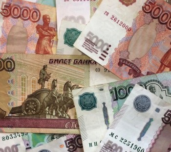 "الروبل " يواصل الهبوط لأدنى مستوى منذ مايو الماضي