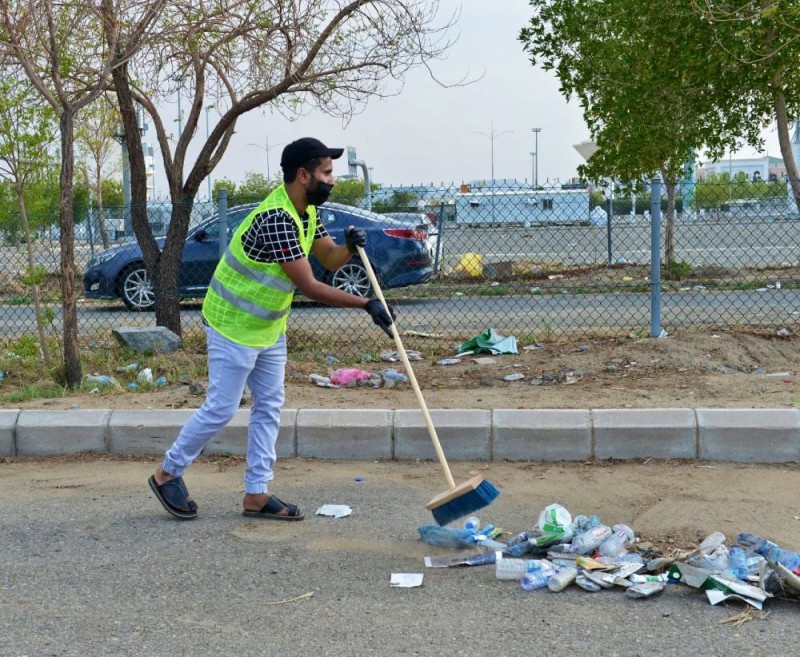 مبادرة لتنظيف ⁧‫مشعر عرفات بمشاركة 150 شاب‬