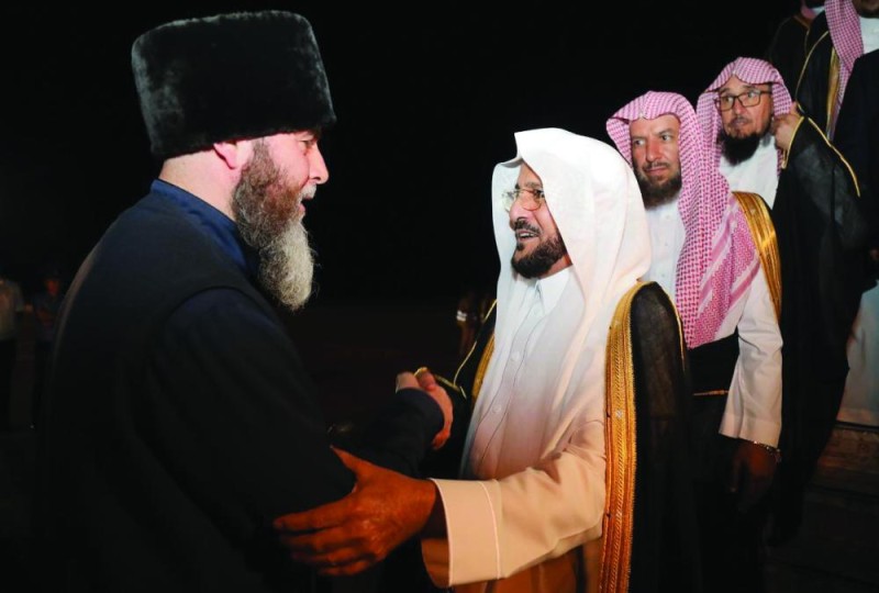 آل الشيخ: مسجد «فخر المسلمين» منارة لنشر الإسلام «الوسطي»