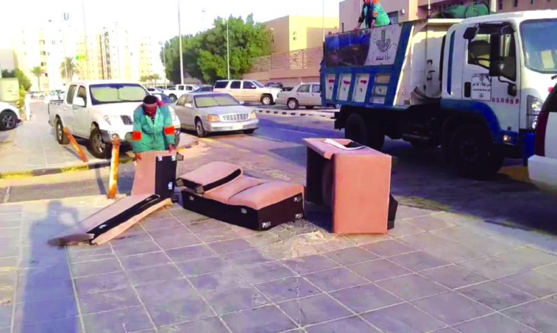 إزالة 2350 ملصقا دعائيا.. ورفع 550 حاجزا بالخبر