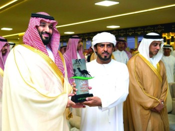 ولي العهد يتوج الفائزين في مهرجان سموه للهجن