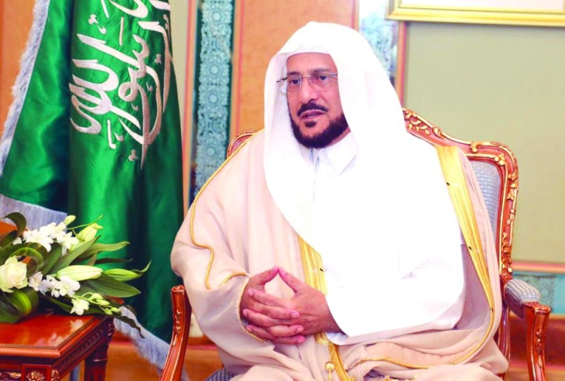 وزير الشؤون الإسلامية: اليوم الوطني يحمل عبق تاريخ مجيد