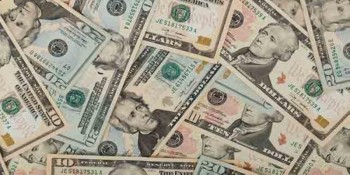 الدولار يتماسك والإسترليني يتخبط 