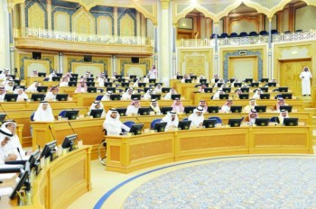 «الشورى» يدرس السماح باشتغال الموظف الحكومي في التجارة