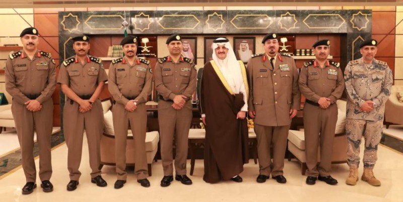 أمير الشرقية يقلد عدداً من الضباط رتبهم الجديدة