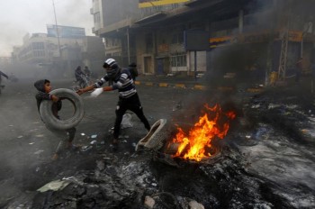 بعد ليلة دامية.. فرض حظر التجول في النجف العراقية