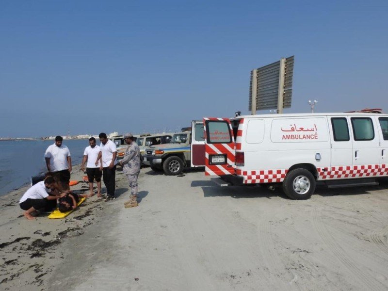 حرس حدود جازان ينقذ مواطناً من الغرق