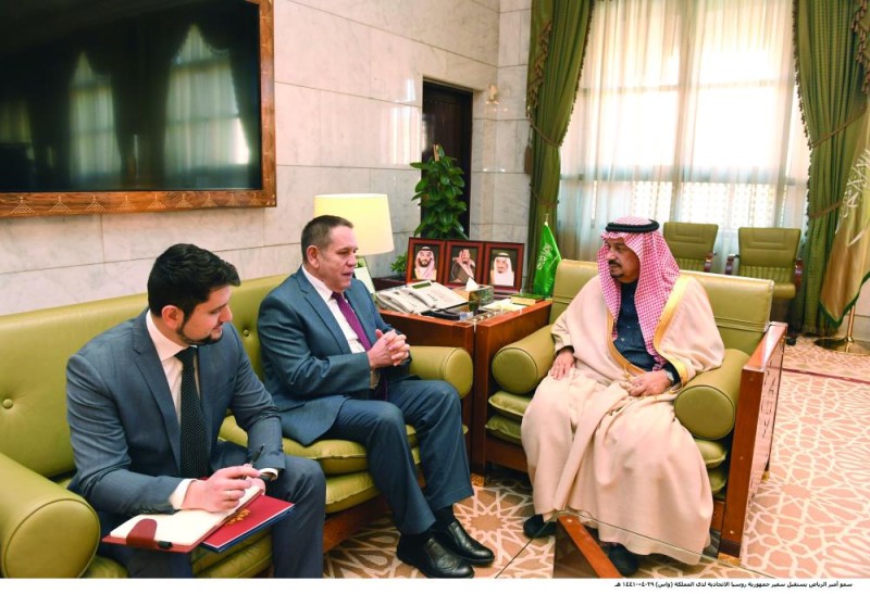 أمير الرياض يناقش القضايا المشتركة مع السفير الروسي