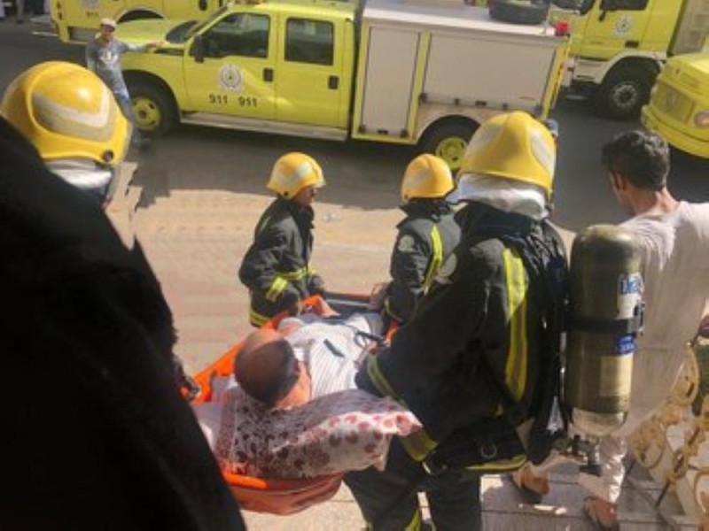 إخلاء 22 شخصا إثر حريق في شقة بمكة