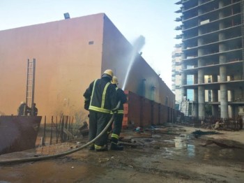 24 فرقة إطفاء .. إخماد حريق في برج سكني بجدة