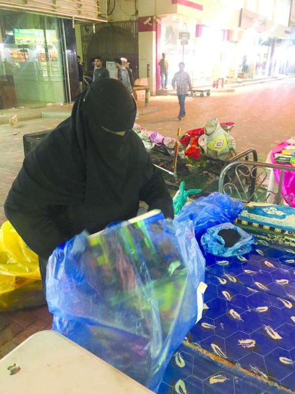بائعات السوق النسائي في الجبيل يطالبن بمحلات آمنة