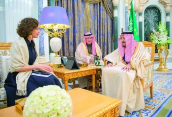خادم الحرمين يبحث مع مديرة «اليونسكو» تطوير التعاون