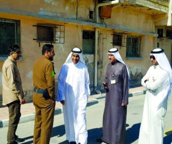 رأس تنورة تزيل 225 طن مخلفات.. ومعاينة «الآيلة للسقوط»