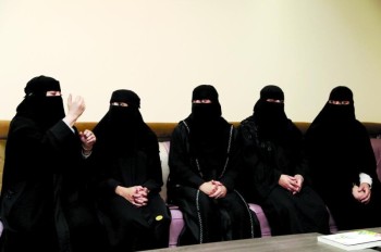الترجمة والتعليم والتوظيف.. معاناة ثلاثية لـ«فتيات الصم» بالشرقية