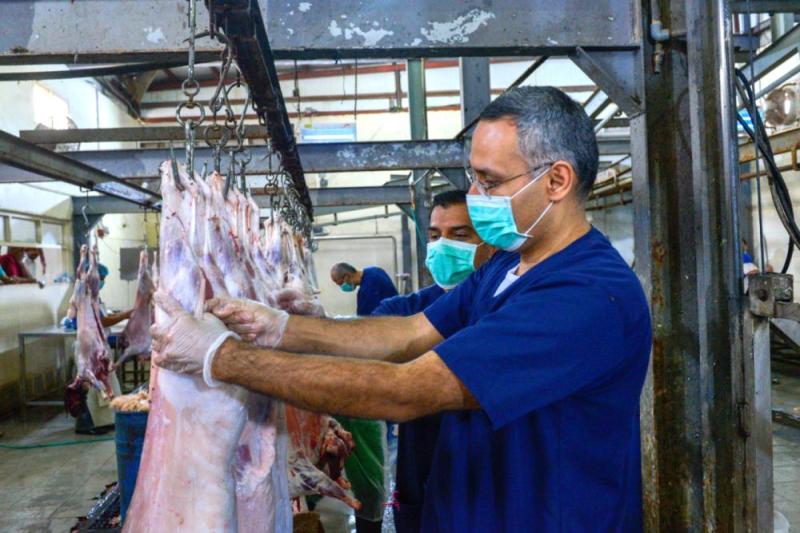 القطيف .. إتلاف 45 طن أغذية غير صالحة للاستهلاك