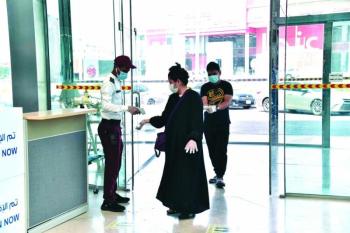 تواصل تطبيق الإجراءات الاحترازية في المجمعات التجارية