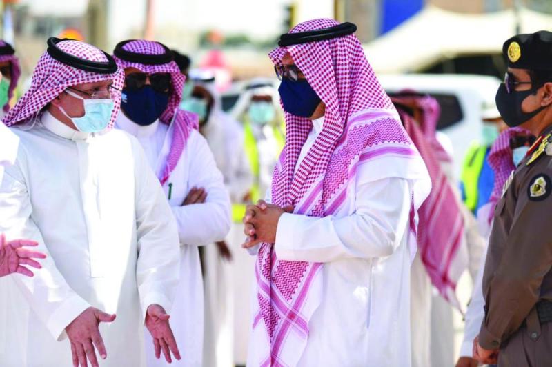 محافظ حفر الباطن يتفقد مشاريع السيول و«التصريف»