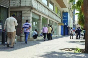 مختصون: تشديد الإجراءات الوقائية من كورونا «وارد»
