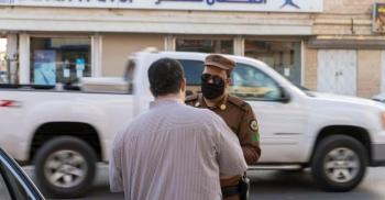 بالصور.. الشرطة تتابع تطبيق الإجراءات الاحترازية بالجوف