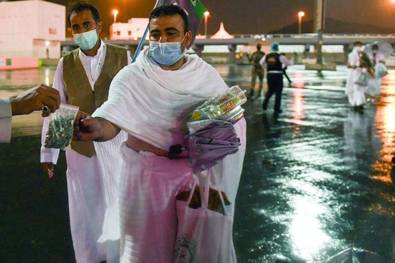 «حصى معقمة» لضمان سلامة ضيوف الرحمن