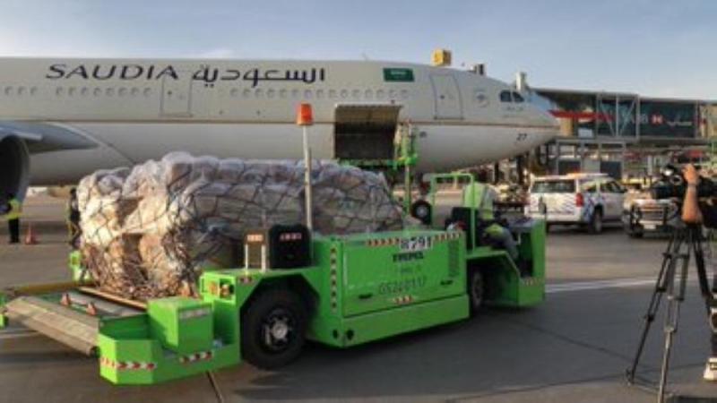 وصول طائرتي إغاثة إضافيتين من المملكة إلى بيروت