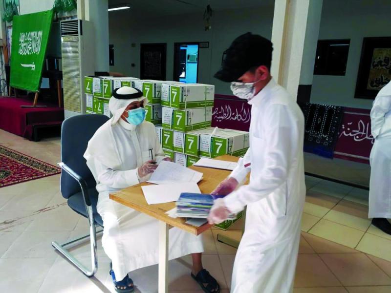تسليم الكتب الدراسية لـ 400 ألف طالب بمكة المكرمة
