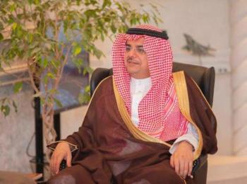 الامير منصور بن محمد يكافئ لاعبي الباطن