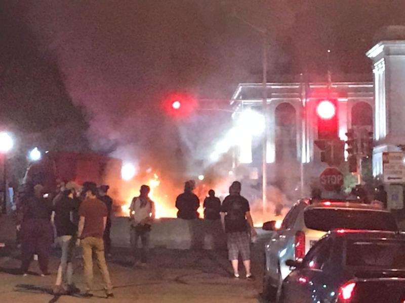بعد ليلة من النهب والحرق.. طوارئ في ويسكونسن الأمريكية