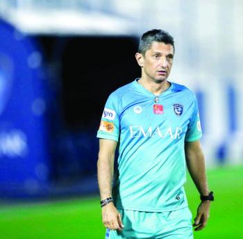 الهلال يواجه الشباب مكتمل القوام