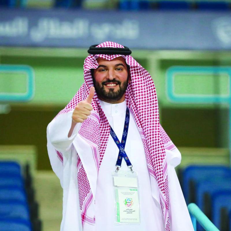 الهلال.. عاشق الذهب