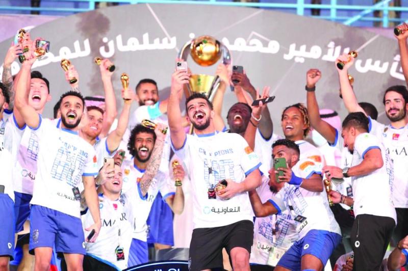 يا هلال من يجاريك الأرقام والفرح أجمل معانيك