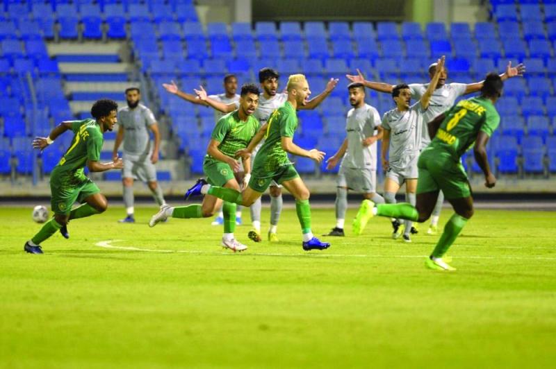 أمواج الخليج تغرق الطائي