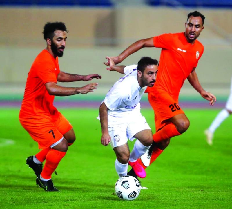 أمواج الخليج تغرق الطائي