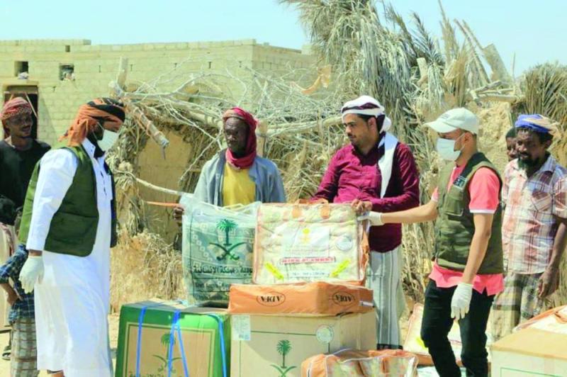 مواد إيوائية لـ 120 يمنيا بالمهرة