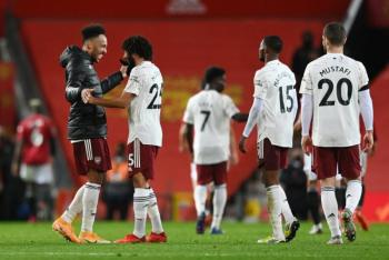 أوباميانج يقود أرسنال لفوز صعب على مانشستر يونايتد