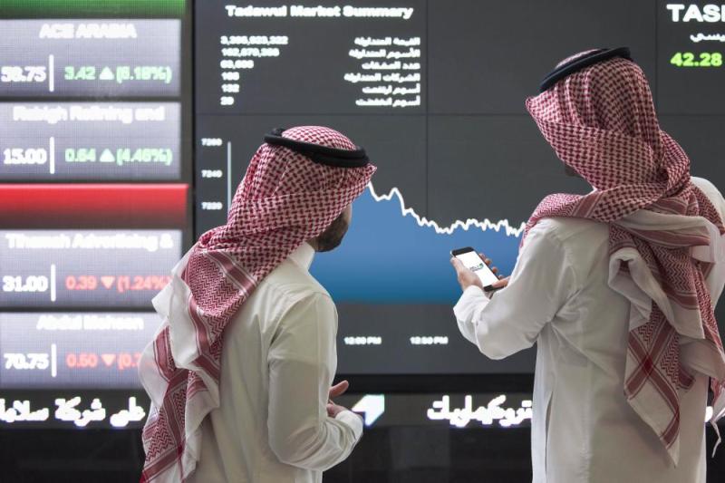 المؤشر يغلق منخفضاً عند 7,999 نقطة